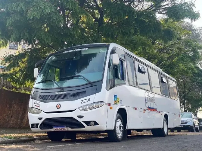 Vendo Micro-ônibus Senior 2013 32 Lugares
