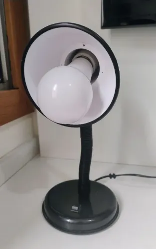 Luminária Articulada de Mesa