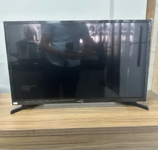 TV 32 POLEGADAS SMART TV SEMI NOVA EM PERFEITO ESTADO SANSUNG 