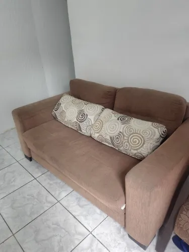 Sofá Cama dois Lugares vira cama de casal .