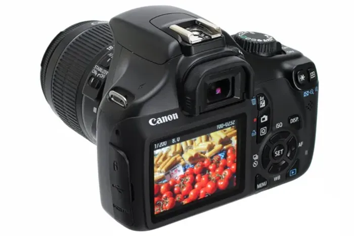 Câmera DSLR Canon EOS 1100D com Lente 18-55mm