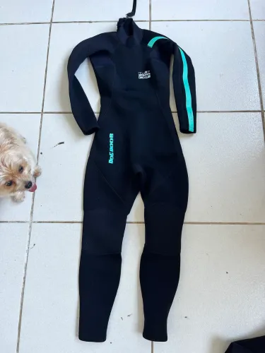 Wetsuit tamanho 16