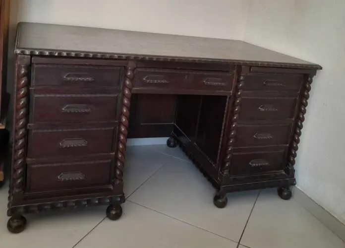 Antiga escrivaninha manoelino