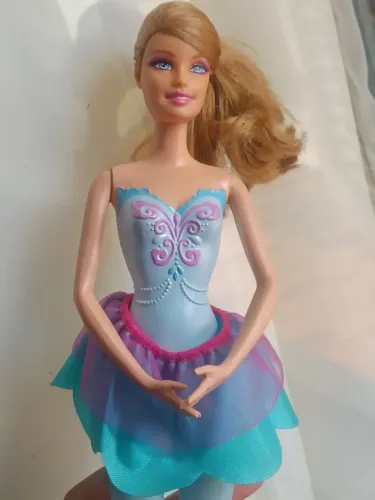 Barbie sapatilhas mágicas ler descrição. Valor por unidade 