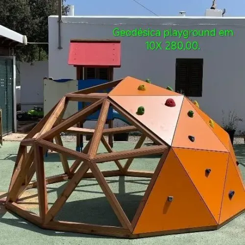 Domo Geodésico de madeira para escalada, diversão e lazer.