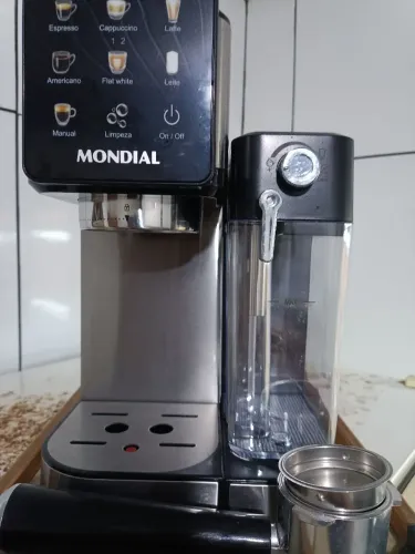 Cafeteira espresso Mondial nova, sem uso.