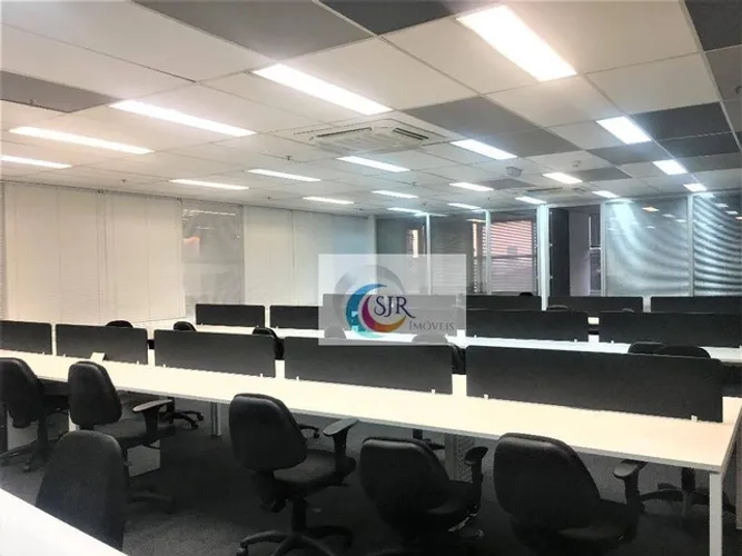 Conjunto comercial com 208m- Mobiliado-plug and play-mesas, cadeiras, copa e cabeamento.