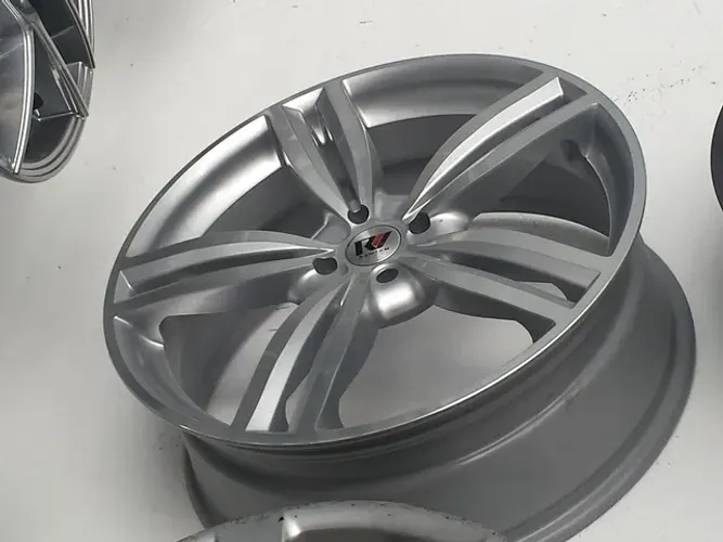 Roda aro 20 Vw Tiguan prata com diamantado 4x100 jogo novo saveiro 