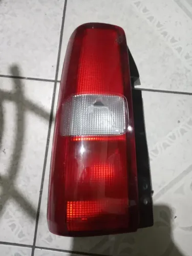 Lanterna Traseira Esquerda Suzuki Jimny Sierra (pra recuperar)