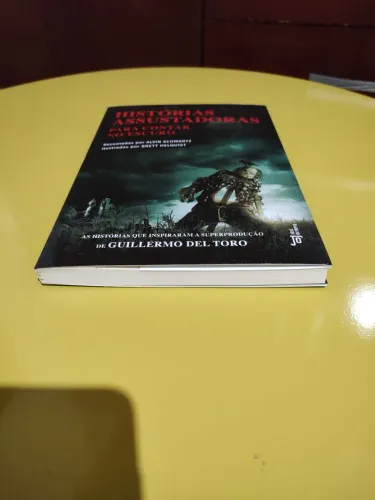 Histórias assustadoras. Produto novo.