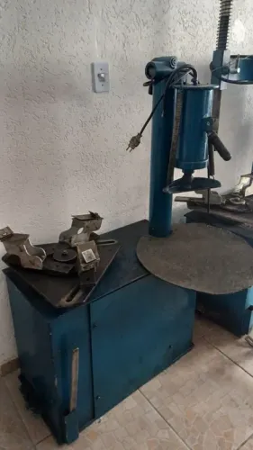 Maquina para troca de pneus