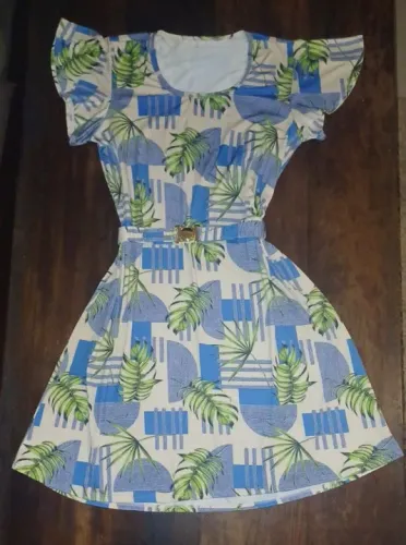 Vestido estampado com cinto forrado impecável