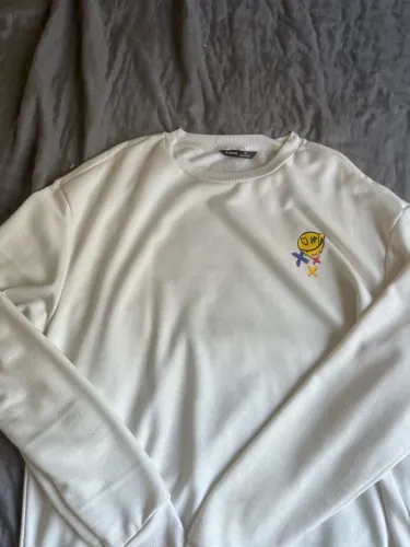 Camiseta branca com estampa divertida