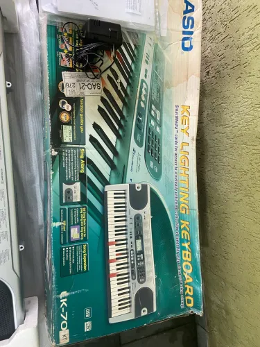 Teclado Casio LK70