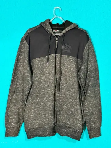 Blusa de moletom VivLeroa na cor preta e cinza mesclado 