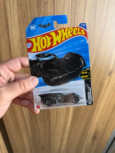 Carrinho Hotwheels BATMAN: ARKHAM ASYLUM BATMOBILE?