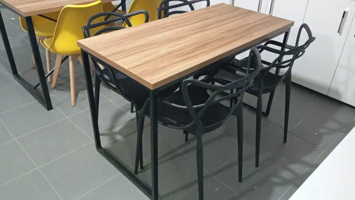 Mesa de Jantar Moderna com 4 Cadeira Allegra Pés Desmontáveis