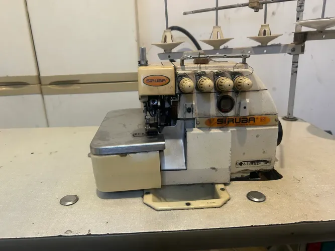 Vendo Overlock Siruba em ótimo estado de conservação