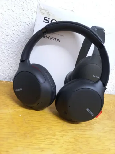 Fone de ouvido headset Sony WHCH710N