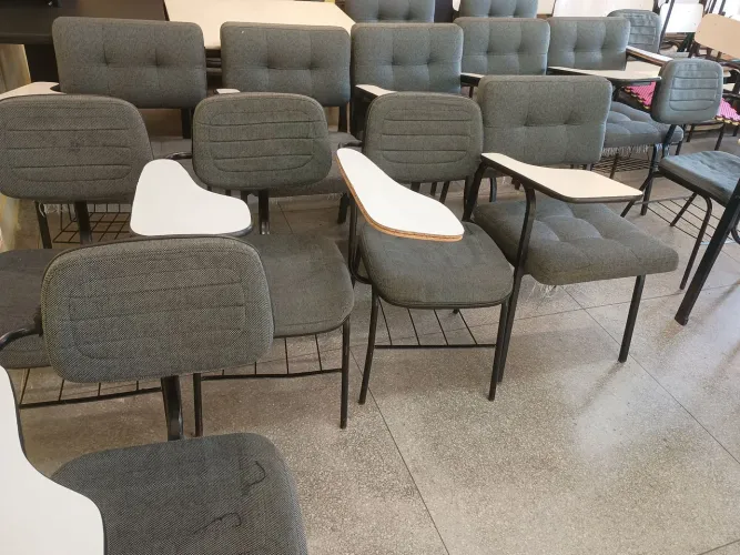 Cadeiras Universitárias com Prancheta