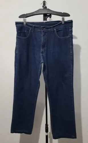 Calça Jeans Azul Nº 48, bonita, original, bem confortável, tecido macio e leve. 