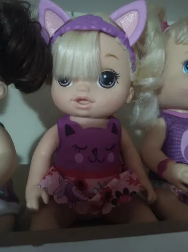 Baby Alive cresce cabelo loira funcionando com escovinha e tesoura