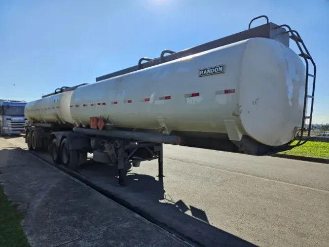 Bitrem tanque noma ano 09 multisetas com bottom 21 22 e 22.5 litros com Pneus
