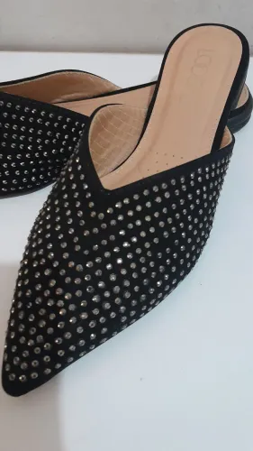 Mule Preta com Detalhes em Strass