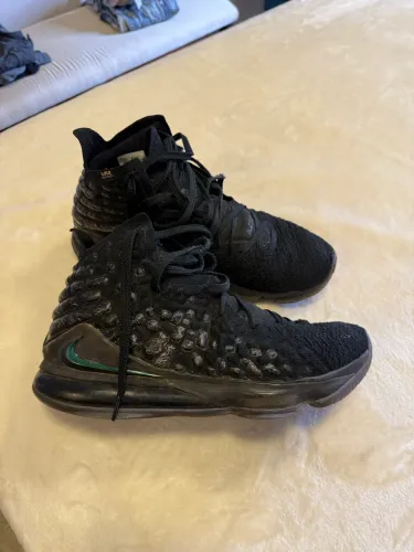 Nike LeBron 17 Currency