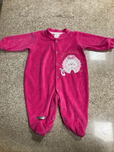Macacão Bebê Rosa com Estampa Fofa