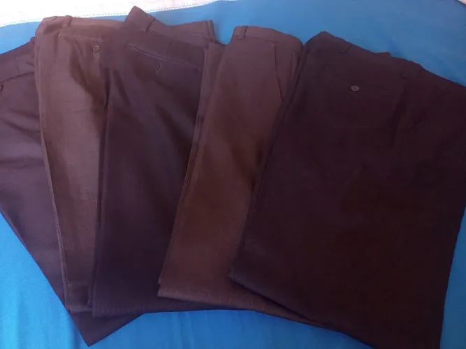 Calças sociais masculinas  semi novas .