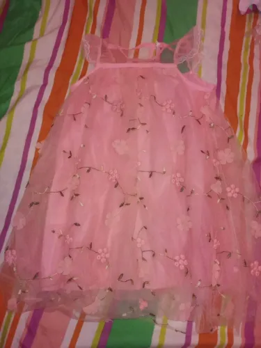 Vestido Rosa com detalhes florais
