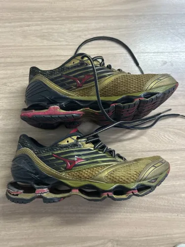 Tênis Mizuno Wave Prophecy 2 Ouro/Preto