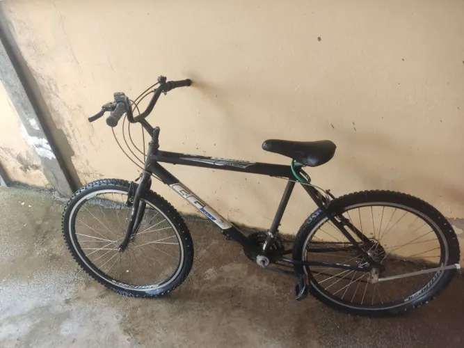 Bicicleta 18 marchas Aro 26 usada poucas vezes 