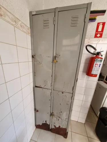 Armário de Ferro 4 Portas, estilo escolar para uso interno