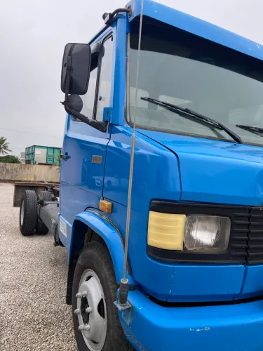 Mercedes bens 709 ano 90