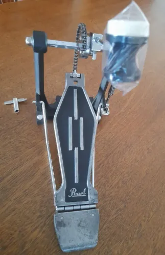 Pedal Pearl bumbo. Muito novo. revisado