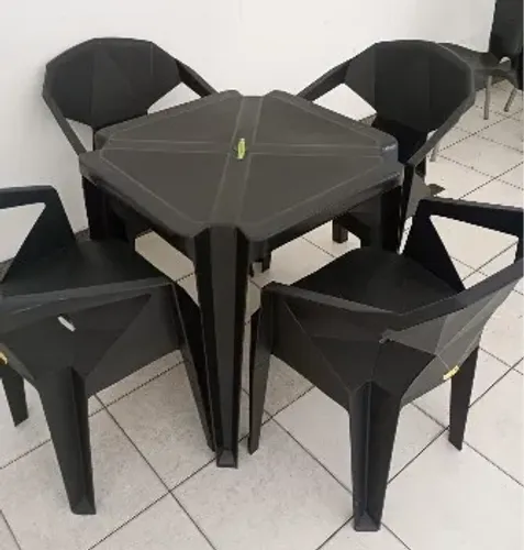 Jogo Cadeiras de Plásticas Diamond 182kg