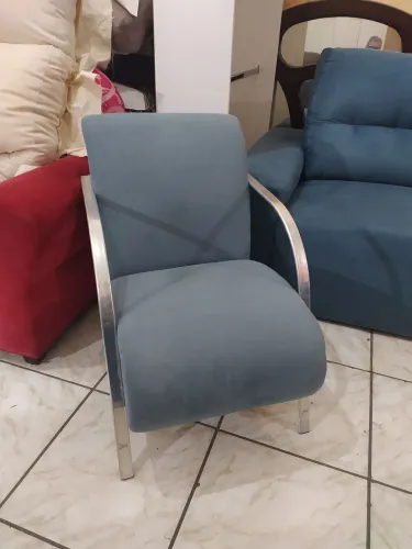 Poltrona moderna em tecido azul