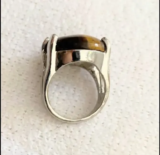 Vende-se Anel aro 16 Prateado Aço com pedra natural Olho de Tigre. Detalhado.