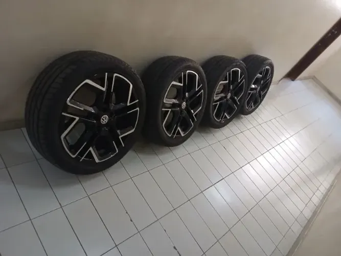 Rodas Polo Fox Golf Aro 18x7 5x100 Jogo+bicos Grátis Brw2120 Preto Com Diamantado Pneu Aro