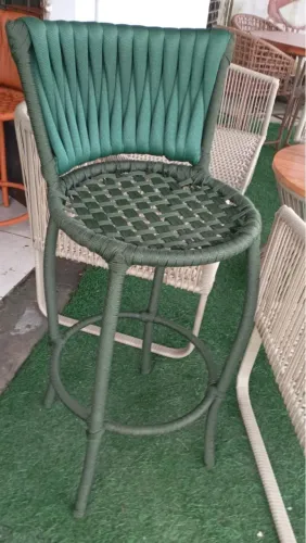 Banqueta Verde com Design Moderno