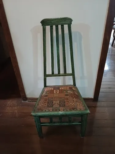 CADEIRA ANTIGA