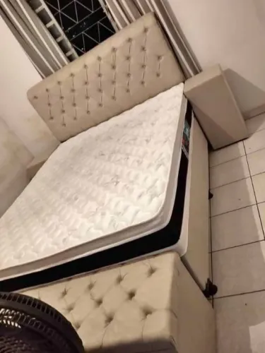Cama Box Casal Estofada com Cabeceira e Baú