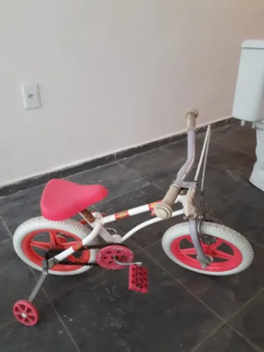 1 Bicicleta infantil da barbie