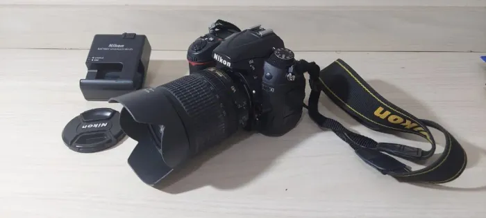 Camera Nikon D7000 com lente 18 - 105
