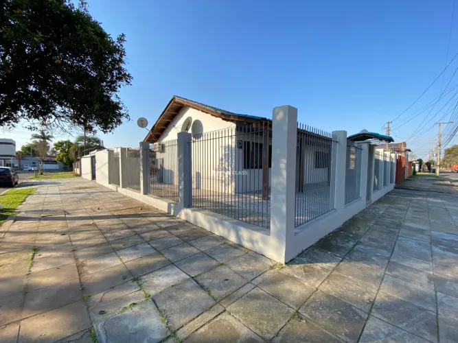 Casa térrea com 3 dormitórios - Bairro Harmonia