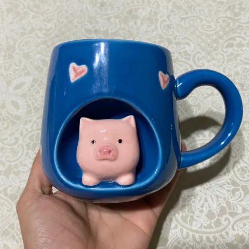 Caneca Azul com Porquinho - Fofura na Cozinha!
