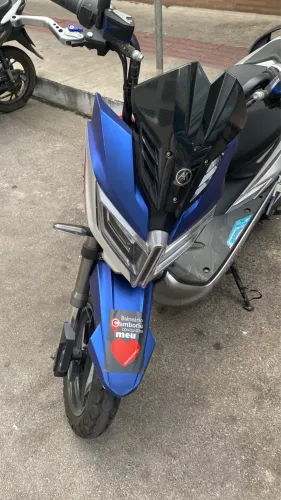 Moto elétrica com placa 