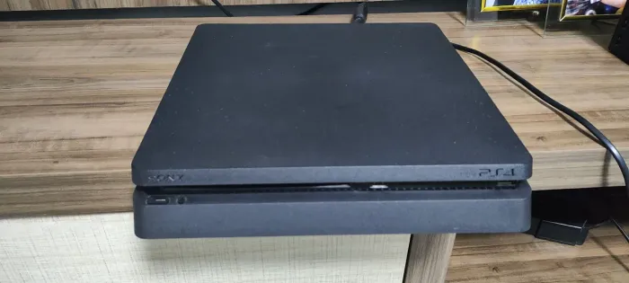 Ps4 slim desbloqueado muito novo